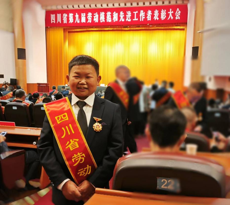 校企合作育英才 匠心筑梦谱新篇——我校学生赵恩才被评选为四川省第九届劳动模范