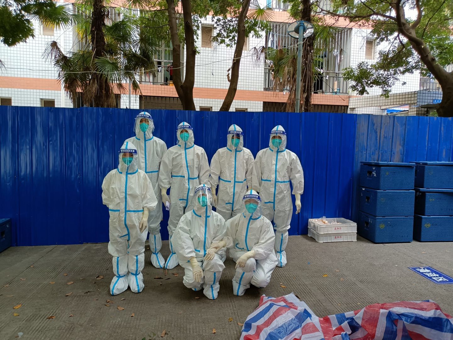 站好党员“先锋岗”  同心协力战疫情——经贸管理学院学生党员积极参加社区抗疫