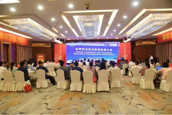 喜迎二十大，奋进向未来——我院百名年轻后备干部素能提升高级研修班召开“世界职业技术教育发展大会”主题班会