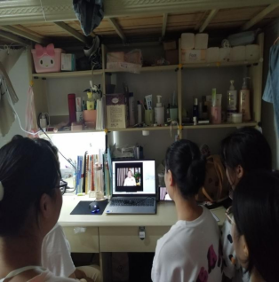 宜宾职业技术学院组织全院学生观看“同上一堂思政大课”