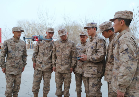 以梦为马 不负韶华 我院首届无人机专业学生卢睿祖入营半个月即成为新兵“小教员”