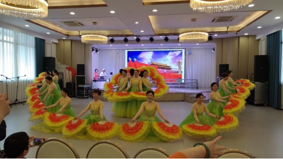 我院退休教职工举行庆“五一”文娱汇演